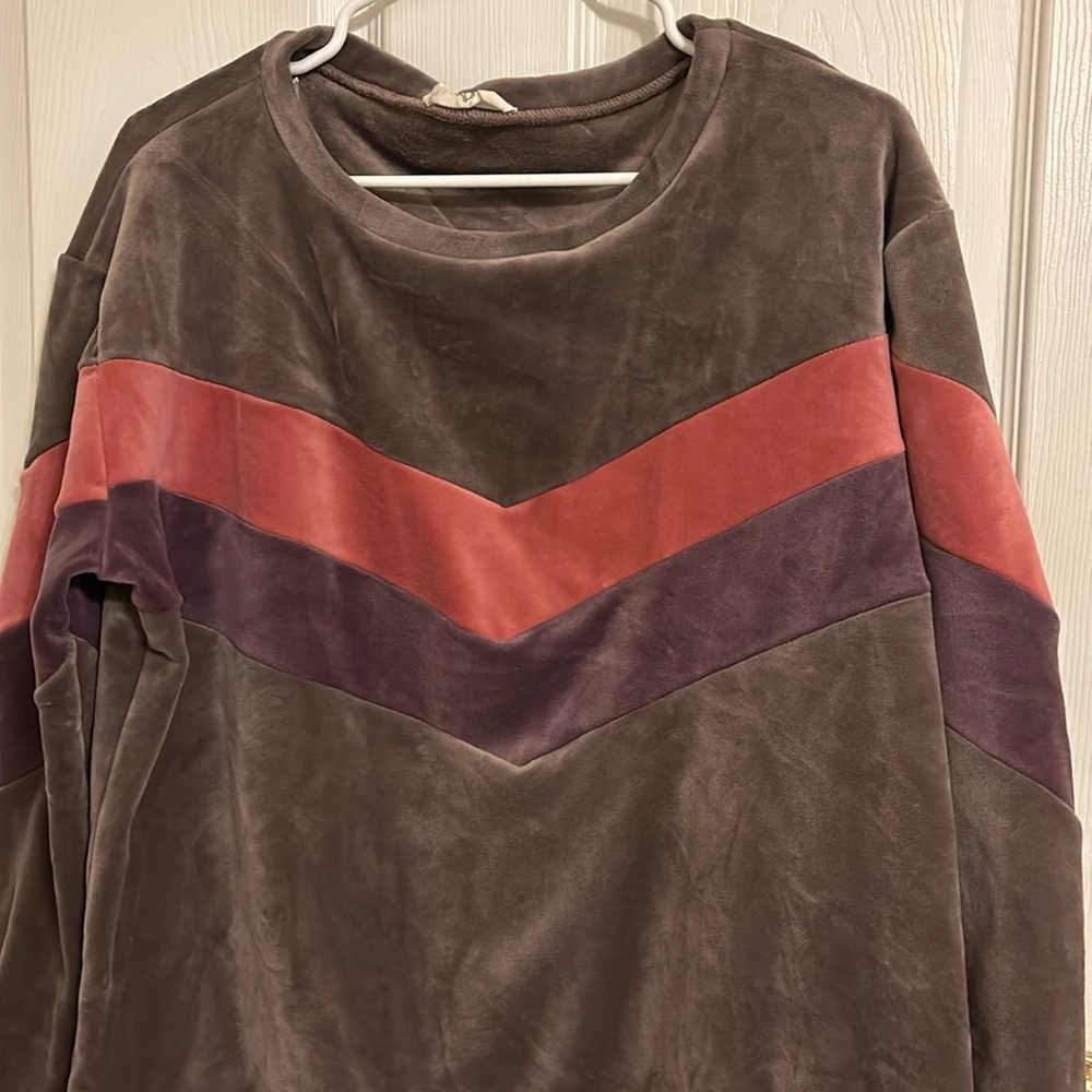 Long sleeve very soft pullover size Large